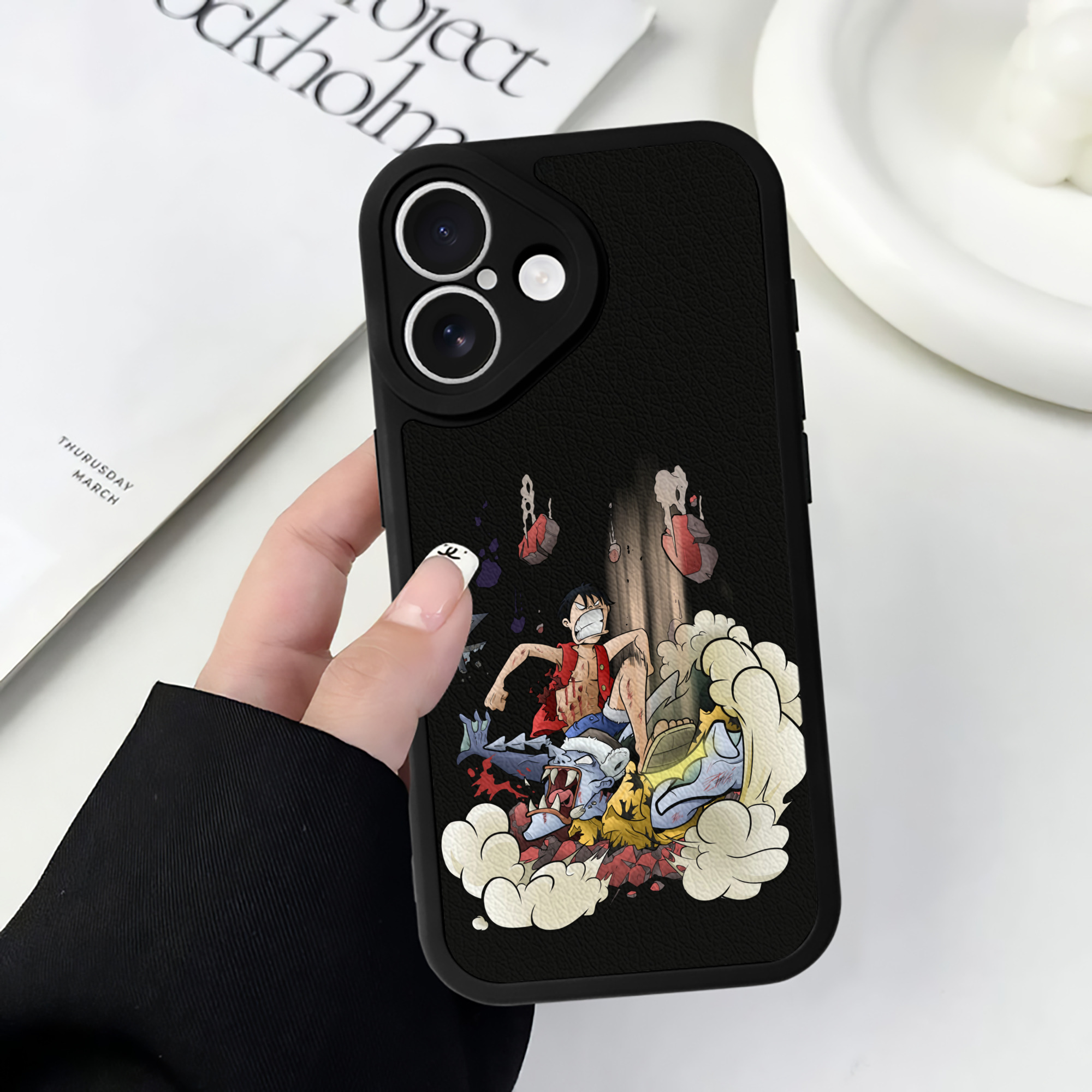 （画像用） ワンピース モンキー・D・ルフィ ONE PIECE Monkey D. Luffy 【iPhone 16シリーズ対応】シリコンスマホケース（レザー調） 材質：シリコン